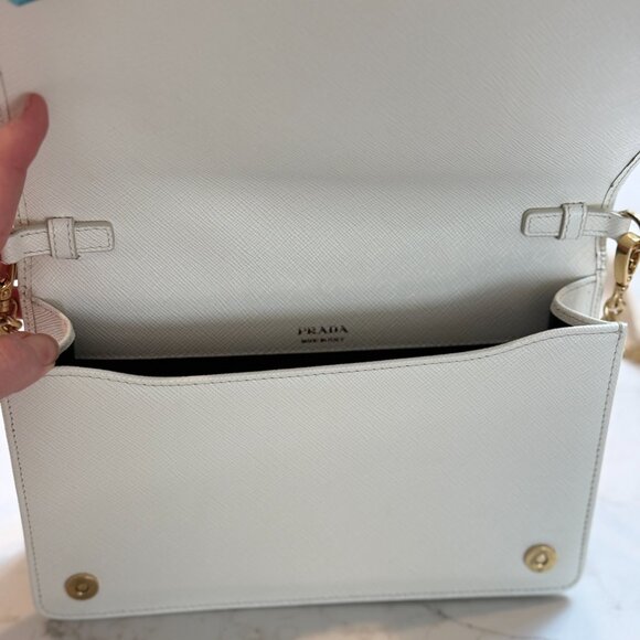 Prada white Saffiano Leather Purse with Gold chain - Picture 4 of 6
